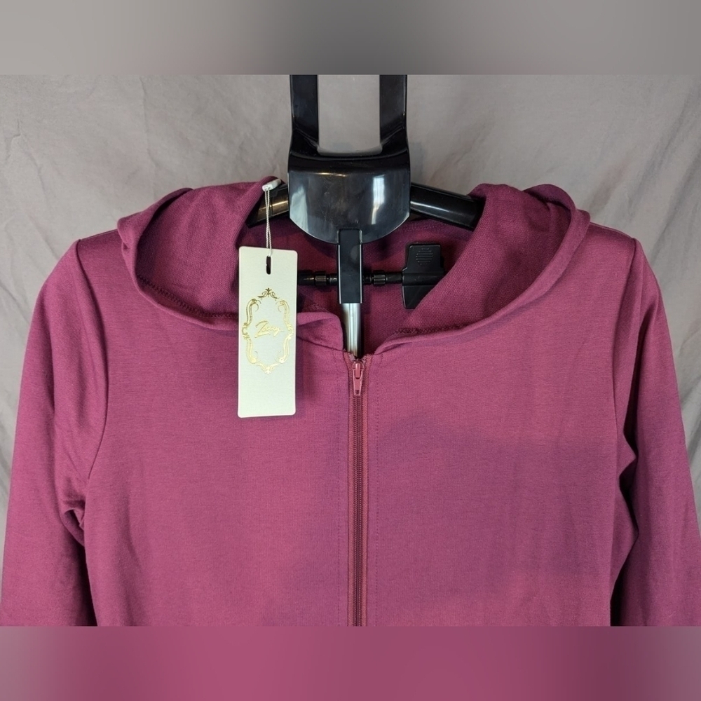 hooded zipper nightgown by Zexxxy in medium NWT 3/4 sleeves with pockets berry